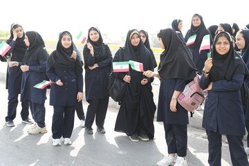 ببینید| برگزاری تور اطلاع رسانی ویژه دانش آموزان مناطق نزدیک به پروژه های افتتاح شده توسط وزیر راه و شهرسازی در سفر به خوزستان (پل عنافچه)