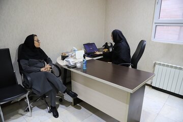 ارائه خدمات پایش و مشاوره سلامت بانوان در اداره کل راه و شهرسازی استان البرز