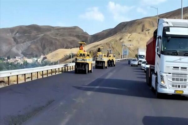 بازسازی ۷۰ کیلومتر از آزادراه تبریز - زنجان با ۲۳۶ هزار تن آسفالت