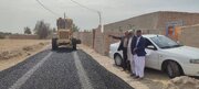ببینید | روکش آسفالت محورهای روستایی حوزه سیستان  بصورت امانی توسط راهداران اکیپ وحدت اداره کل راهداری و حمل و نقل جاده ای سیستان و بلوچستان