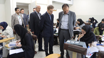ببینید | بازدید مدیرکل راه و شهرسازی خراسان رضوی از روند برگزاری آزمون ورود به حرفه مهندسان، کاردان‌های فنی ساختمان، معماران تجربی و کارشناسان ماده ۲۷
