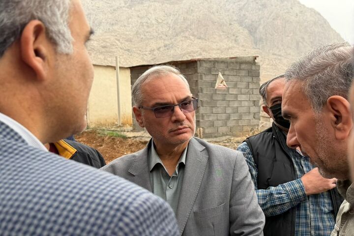 ببینید|گزارش تصویری از بازدید معاون امور عمرانی، مدیر کل راه و شهرسازی،شهردار کرمانشاه و دیگر معونان و مسولان استان و شهرستان از پروژه های نضت ملی مسکن شهر کرمانشاه