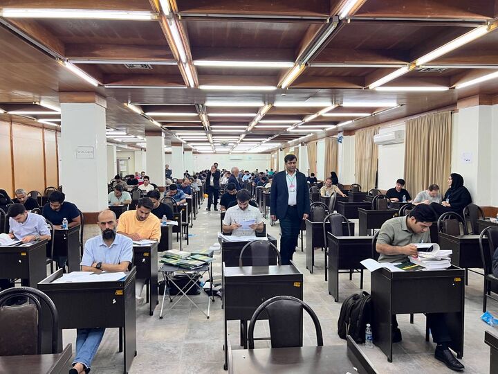 ببینید| بازدید مدیرکل راه و شهرسازی استان بوشهر از روند برگزاری آزمون ورود به حرفه مهندسان